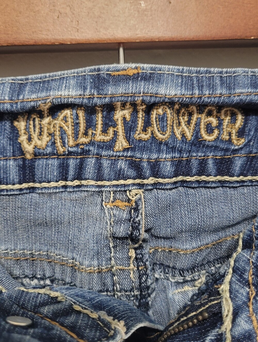 Women's Wallflower Denim Shorts, Stitched, Low Rise, Cuffed Cut-Off, Size 7 - Picture 6 of 11
